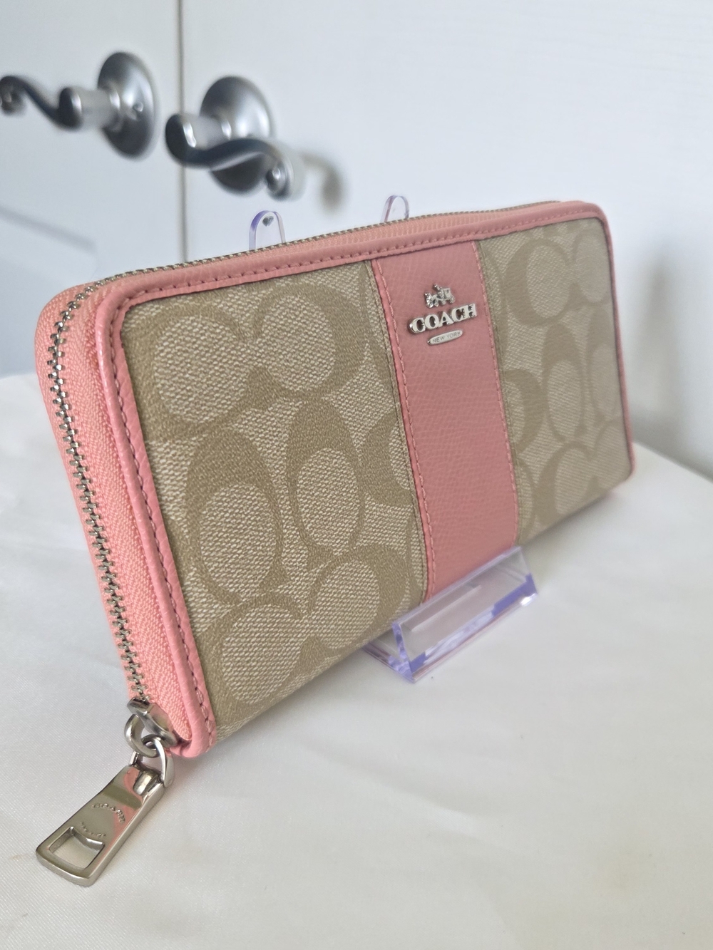 Coach Large Canvas Zip Around Wallet with Pink Lt Khaki - Picture 2 of 5